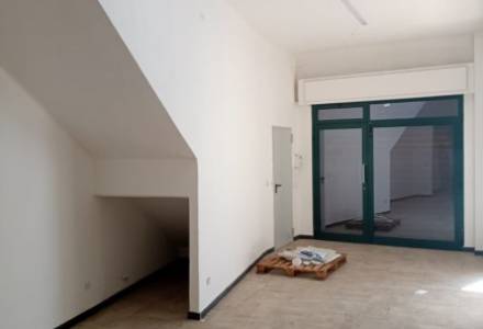 Rent in Leca commercial premises 54 sqm courtyard and storage