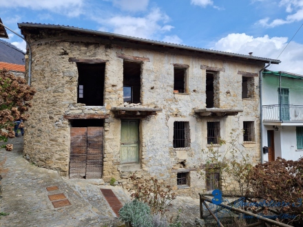 Rustic to renovate with warehouse and vegetable garden in Mendatica