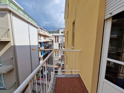 Alloggio trilocale ampio con balcone vista mare a Laigueglia - 5