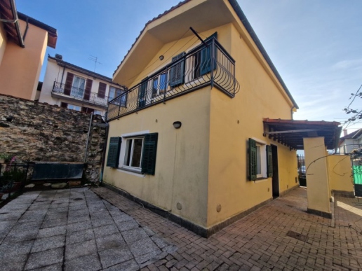 Casa indipendente con cortile e posti auto in centro Villanova d'Alb - 7