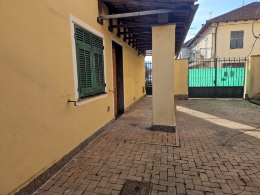 Casa indipendente con cortile e posti auto in centro Villanova d'Alb - 33