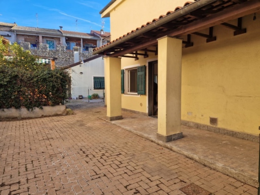 Casa indipendente con cortile e posti auto in centro Villanova d'Alb - 36