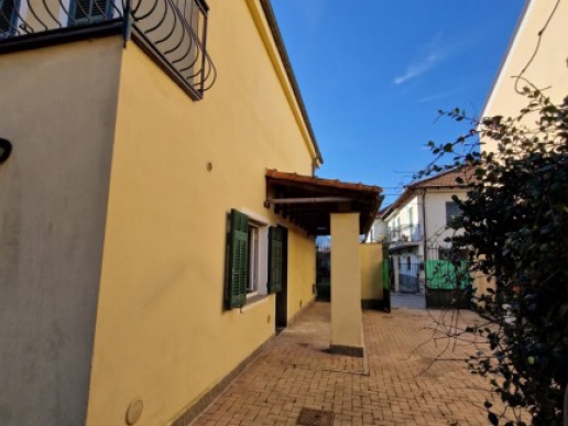 Casa indipendente con cortile e posti auto in centro Villanova d'Alb - 35