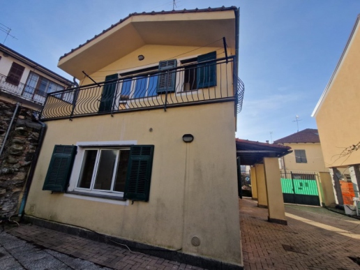 Casa indipendente con cortile e posti auto in centro Villanova d'Alb - 6